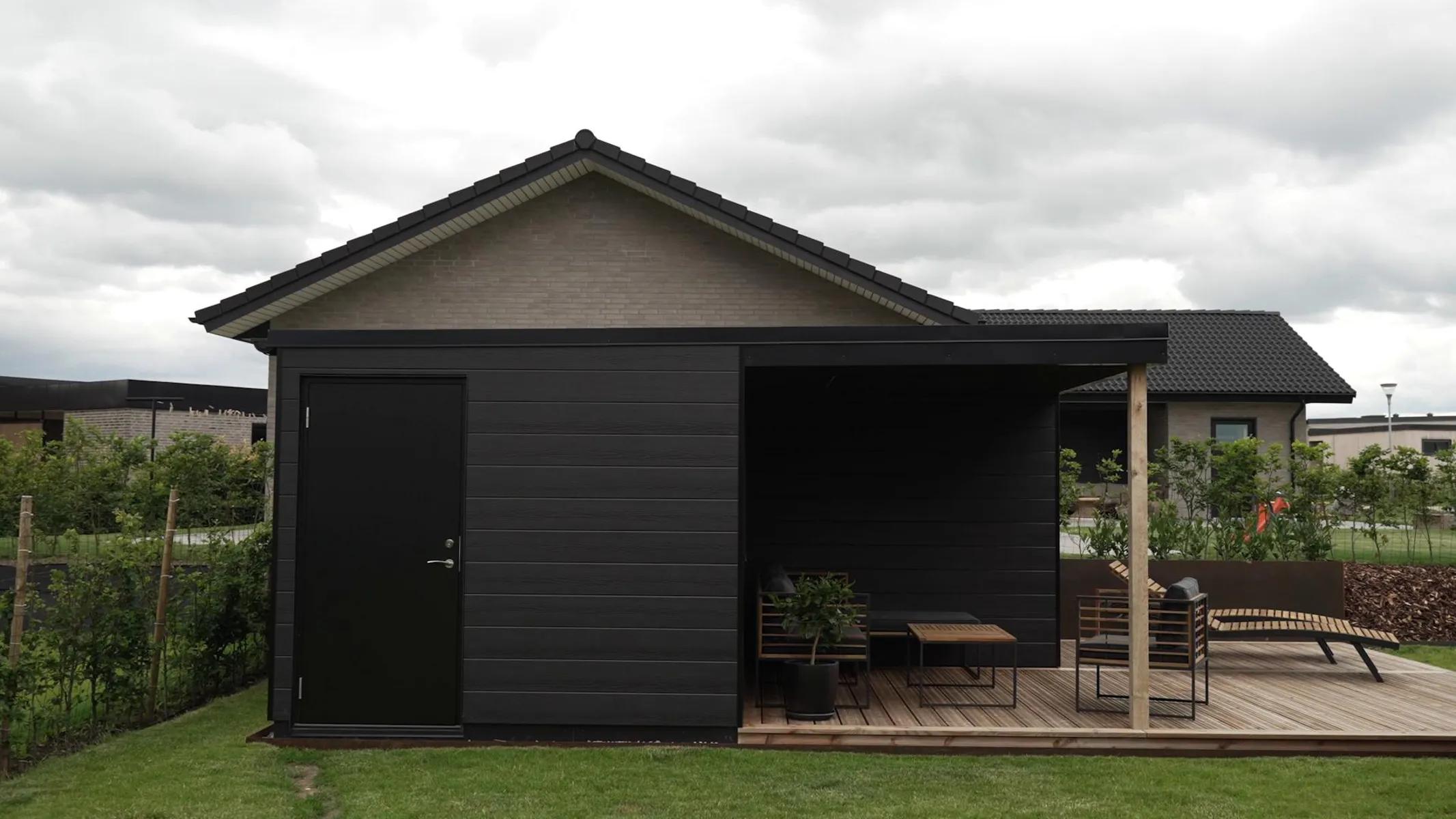 Hardie® VL Plank Weatherboard Cedar Finish Midnight Black